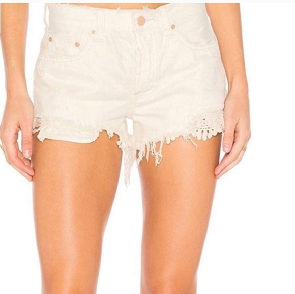 We the Free off-white distressed shorts size 25 - Picture 3 of 10